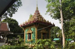 il tempio di Wat Phu Kao Noi si trova sull'isola di Koh Phangan in Thailandia - © zhykova / Shutterstock.com