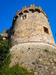 Il torrione circolare del castello di Levanto, Liguria. Questa costruzione difensiva faceva parte delle antiche mura della città.
