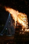 Il tradizionale grande Fuoco Natalizio nel centro di Abbadia San Salvatore in Toscana