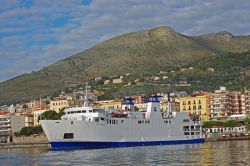 Il traghetto per l'isola di Ventotene lascia il porto di Formia nel Tirreno (Lazio).

