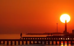 Il tramonto struggente dalla spiaggia di Jesolo in Veneto