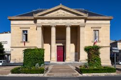 Il Tribunale della Grande Istanza nella città di Bergerac, Francia: a ospitarlo è un elegante edificio in stile neoclassico - © Steve Allen / Shutterstock.com