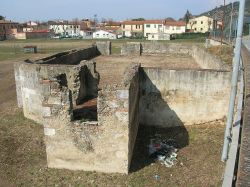 Il vecchio cimitero di Uliveto Terme in Toscana - © Taccolamat - CC BY-SA 2.5 it, Wikipedia