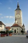 Il vecchio municipio cinquecentesco di Deggendorf (Germania) con la possente torre gotica.
