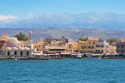 Il vecchio porto veneziano di Chania, isola di Creta - © Andrei Nekrassov / Shutterstock.com