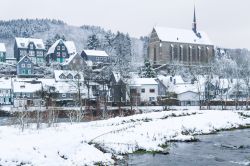 Il vecchio quartiere residenziale di Beyenburg innevato, Germania. Siamo nei pressi di Wuppertal, nel distretto di Wupper.

