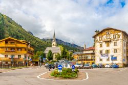 Il villaggio di Arabba sulle Dolomiti Venete, tra la Marmolada e in Gruppo del Sella. - © milosk50 / Shutterstock.com
