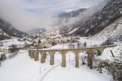Il villaggio di Brusio, Alpi svizzere: il viadotto innevato. E' patrimonio culturale dell'Unesco.
