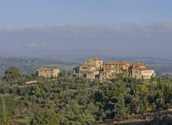 Il VIllaggio di Chiusure tra le Crete Senesi in Toscana