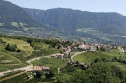 Il Villaggio di Dorf Tirol (Tirolo) in Alto Adige - © Herbert Ortner, CC BY 2.5, Wikipedia 