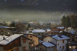 Il villaggio di Entracque in inverno, Piemonte, provincia di Cuneo.