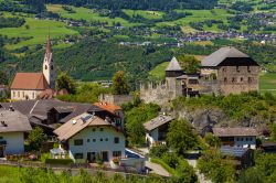 Il villaggio di Gufidaun vicino a Chiusa in Valle Isarco, Alto Adige - © Lenar Musin / Shutterstock.com
