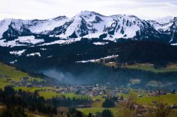 Il villaggio di Hittisau nella foresta di Bregenz in Austria