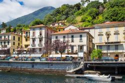 Il villaggio di Lenno, si trova sulla sponda sud-occidentale del Lago di Como in Lombardia. - © iryna1 / Shutterstock.com