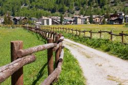 Il villaggio di Lillaz nei pressi di Cogne, Valle d'Aosta. Siamo in una delle mete turistiche più apprezzate della Valle d'Aosta.

