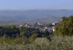 Il villaggio murato di Malmantile frazione di Lastra a Signa in Toscana, vicino a Firenze: panorama da nord - © Pufui PcPifpef - CC BY-SA 4.0, Wikipedia