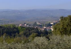 Il villaggio murato di Malmantile frazione di Lastra a Signa in Toscana, vicino a Firenze: panorama da nord - © Pufui PcPifpef - CC BY-SA 4.0, Wikipedia