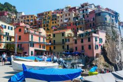 Il villaggio di Manarola, Cinque Terre, Liguria. Una pittoresca immagine di questa località delle Cinque Terre protetta dall'Unesco come Patrimonio dell'Umanità.
