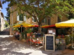 Il villaggio di Oppède Le Vieux