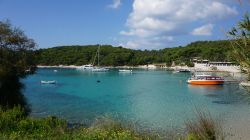 Il villaggio di Palmizana e una baia tranquilla a Sveti Klement in Dalmazia (Croazia)