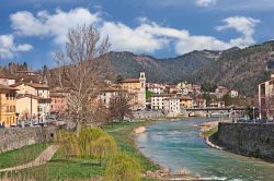 Il villaggio di Santa Sofia nella valle del Bidente in Romagna