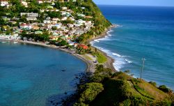 Il villaggio di Scotts Head a Dominica, America del Nord. Siamo sulla costa sud-occidentale dell'isola: questo grazioso paesino si affaccia sulla baia di Soufrière, riserva marina ...