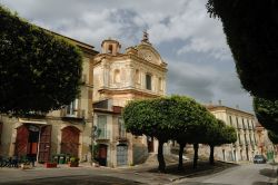 Il villaggio di Venafro, provincia di Isernia, con un'antica chiesa (Molise).



