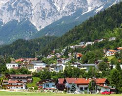 Il villaggio di Wattens in Tirolo, alla periferia orientale di Innsbruck in Austria - © Kletr / Shutterstock.com