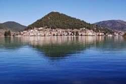 Il Villaggio ed il lago di piediluco in Umbria, al confine con il Lazio