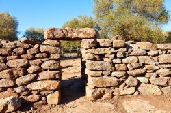 Il villaggio nuragico di Serra Orrios a Dorgali, Sardegna. Sorge su un altopiano basaltico, fra ulivi secolari e macchia di lentischio, ed è uno siti nuragici meglio conservati di tutta ...