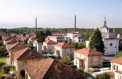 Crespi d'Adda: il villaggio operaio che è patrimonio dell'umanità - Fondato nel 1876 dall'imprenditore lombardo Cristoforo Benigno Crespi, il villaggio operaio di Crespi ...