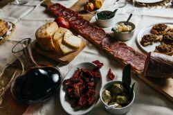 Il vino chianti e prodotti tipici di questa parte della regione Toscana