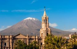 Il vulcano El Misti domina la città di Arequipa nel sud del Perù. Arequipa è il secondo centro del paese per dmensioni.
