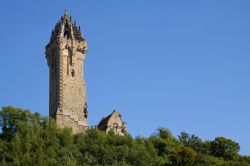 Il Wallace Monument a Stirling, Scozia. Questa torre del XIX° secolo è affacciata sul luogo della battaglia di Stirling Bridge del 1297.



