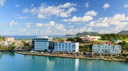 Il water frant di Castries  la capitale di Saint Lucia, Indie occidentali. - © ATGImages / Shutterstock.com