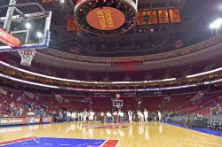 Il Wells Fargo Center di Philadelphia, Pennsylvania (USA) prima della partita NCAA di basketball fra Temple e Kansas. Questo palazzetto dello sport può ospitare sino a 19.500 persone ...