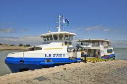 Ile d'Aix, ferry boat lungo la costa atlantica fra Fouras e Aix Island, Charente-Maritime, Francia - © pbombaert / Shutterstock.com