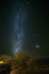 Una spettacolare immagine della Via Lattea in Africa con il Kilimangiaro sullo sfondo, Amboseli, Kenya.



