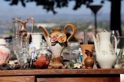 In Toscana vengono organizzati numerosi mercatini dell'Antiquariato e mercati delle Pulci