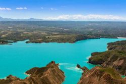 In volo sulla regione di Baza, Andalusia: in primo piano il lago Negratin