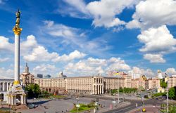 Independence Square a Kiev, Ucraina. La piazza principale di Kiev viene spesso chiamata Majdan. Durante la rivoluzione arancione del 2004 è stata luogo di ritrovo per i manifestanti.
 ...