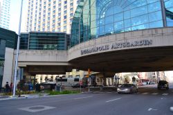 L'Indianapolis Artsgarden al Circle Centre Mall di Indianapolis, Indiana. Qui ogni anno si svolgono più di 300 spettacoli - © jessicakirshcreative / Shutterstock.com