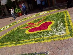 Infiorata di Fiumalbo borgo dell'Emilia-Romagna - © Massic80, CC BY-SA 3.0, Wikipedia