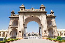 L'ingresso dell'Amba Vilas Palace (Palazzo del Maharaja) a Mysore - © saiko3p / shutterstock.com