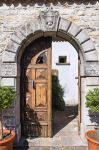 Ingresso a Palazzo Loreti a Satriano di Lucania, Basilicata. Costruito nel XVI° secolo, questo antico edificio è oggi la sede del Municipio.
