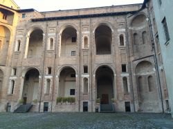 Ingresso al Museo Civico di Palazzo Farnese in centro a Piacenza