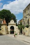 Ingresso al Palazzo di Giustizia della città di Condom, Francia. Questa antica cittadina vescovile sorge nel cuore della Guascogna sulle rive del fiume Baise.
