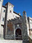 Ingresso alla Rocca del borgo di Collalto Sabino nel Lazio - © altotemi, CC BY-SA 2.0, Wikipedia