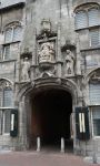 Ingresso alla vecchia abbazia di Middelburg, Olanda, nel centro storico - © Dafinchi / Shutterstock.com