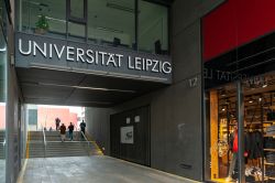 Ingresso all'Università di Lipsia da Grimmaische Street, centro storico, Germania - © Gaid Kornsilapa / Shutterstock.com